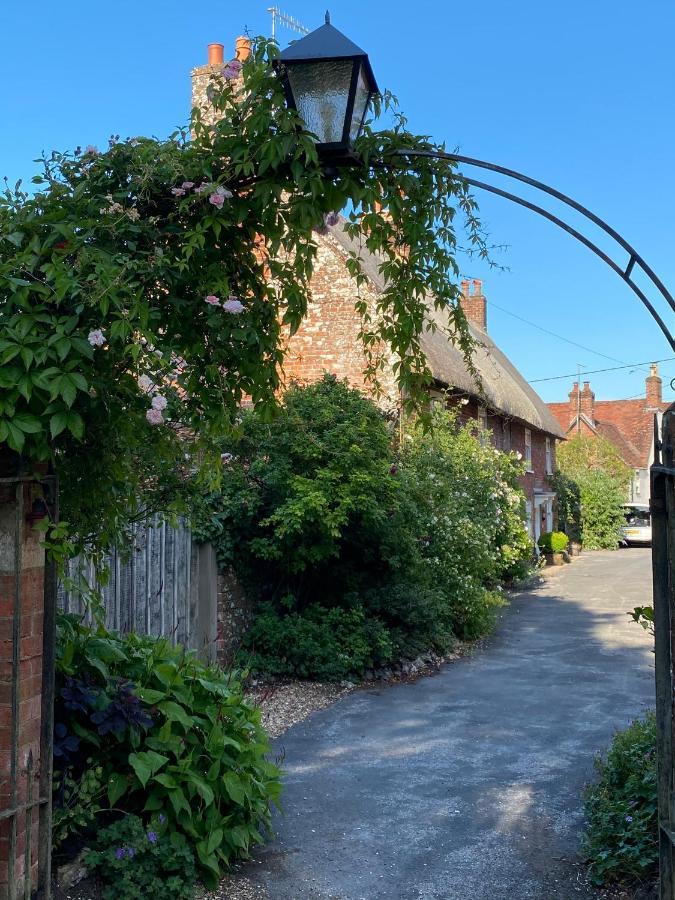 7 Salisbury Street B&B Cranborne Exteriör bild